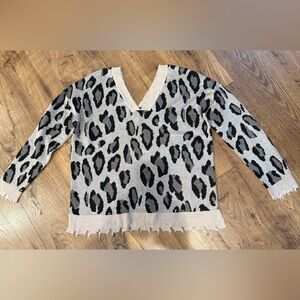 Ultra distressed - Leopard Print V-Neck Sweater